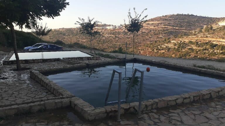 מעיין עטרת