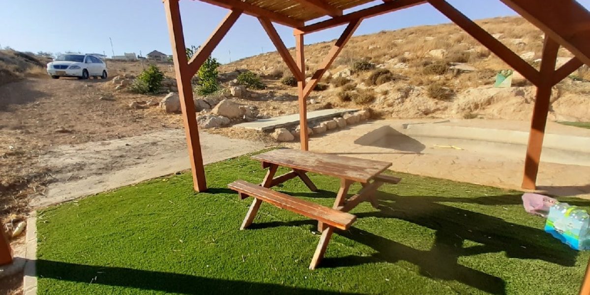בריכה במעון