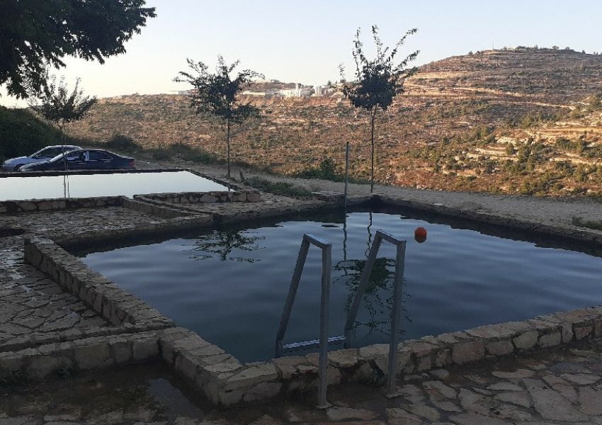 מעיין עטרת